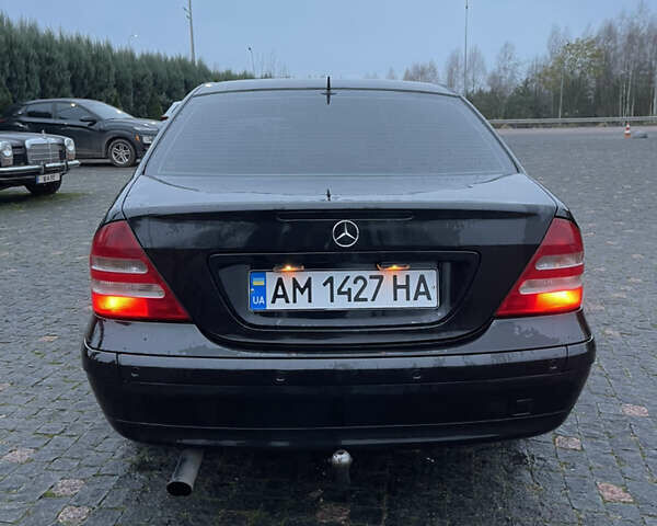 Черный Мерседес Ц-Класс, объемом двигателя 1.8 л и пробегом 251 тыс. км за 3900 $, фото 18 на Automoto.ua