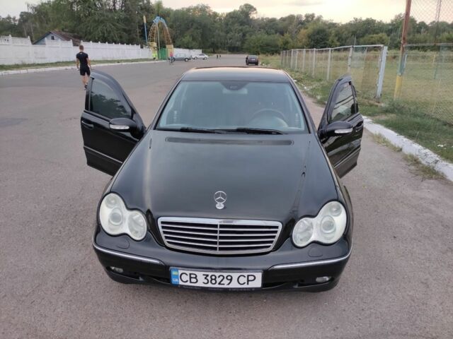 Черный Мерседес Ц-Класс, объемом двигателя 1.8 л и пробегом 240 тыс. км за 5500 $, фото 3 на Automoto.ua