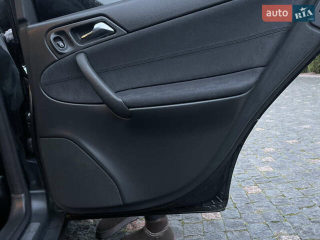 Черный Мерседес Ц-Класс, объемом двигателя 1.8 л и пробегом 251 тыс. км за 3900 $, фото 29 на Automoto.ua