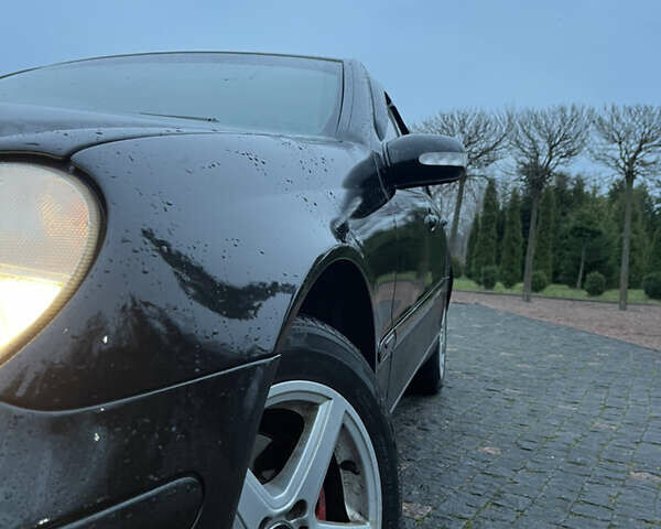 Черный Мерседес Ц-Класс, объемом двигателя 1.8 л и пробегом 251 тыс. км за 3900 $, фото 13 на Automoto.ua