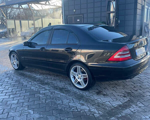 Черный Мерседес Ц-Класс, объемом двигателя 2.15 л и пробегом 300 тыс. км за 4950 $, фото 8 на Automoto.ua