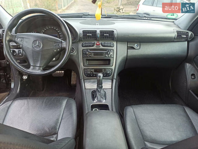 Черный Мерседес Ц-Класс, объемом двигателя 2.2 л и пробегом 350 тыс. км за 3000 $, фото 4 на Automoto.ua