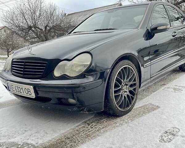 Черный Мерседес Ц-Класс, объемом двигателя 2.7 л и пробегом 283 тыс. км за 4500 $, фото 18 на Automoto.ua