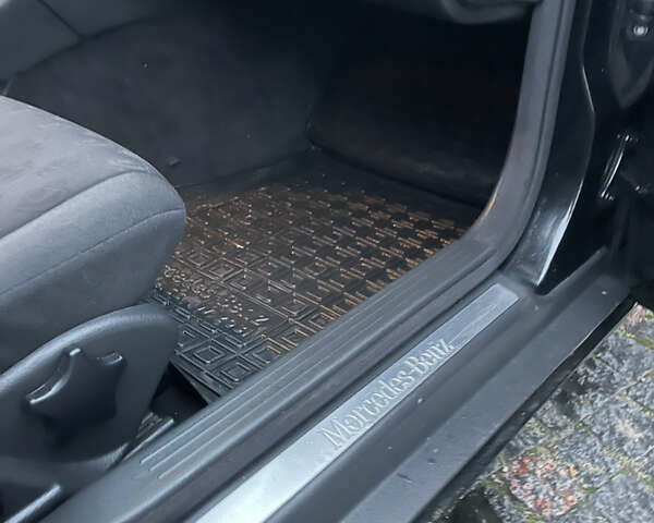 Черный Мерседес Ц-Класс, объемом двигателя 1.8 л и пробегом 251 тыс. км за 3900 $, фото 28 на Automoto.ua