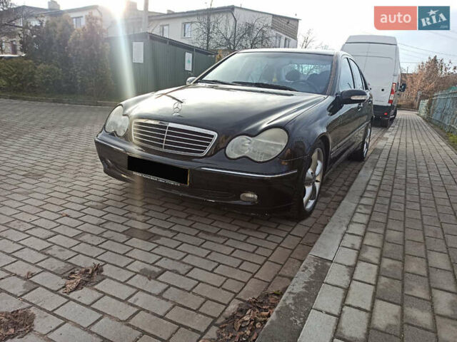 Черный Мерседес Ц-Класс, объемом двигателя 2.2 л и пробегом 350 тыс. км за 3000 $, фото 1 на Automoto.ua