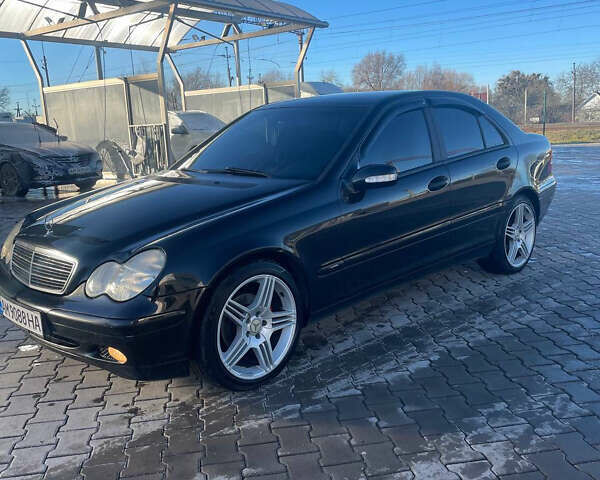 Черный Мерседес Ц-Класс, объемом двигателя 2.15 л и пробегом 300 тыс. км за 4950 $, фото 1 на Automoto.ua