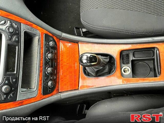 Чорний Мерседес Ц-Клас, об'ємом двигуна 1.8 л та пробігом 287 тис. км за 4300 $, фото 11 на Automoto.ua