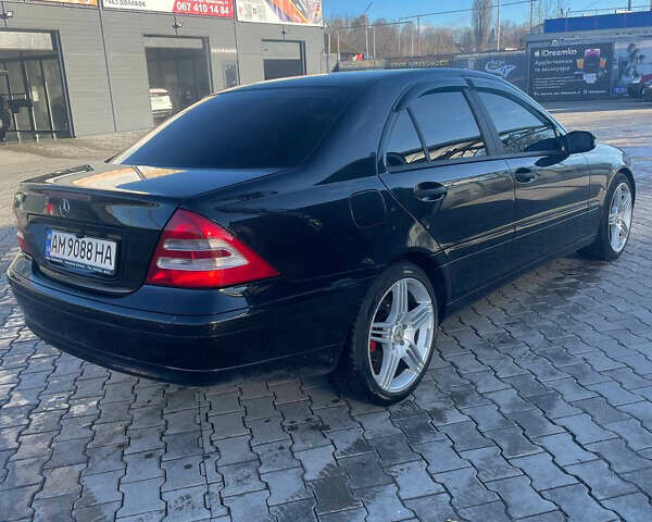 Черный Мерседес Ц-Класс, объемом двигателя 2.15 л и пробегом 300 тыс. км за 4950 $, фото 6 на Automoto.ua