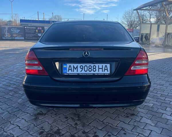 Черный Мерседес Ц-Класс, объемом двигателя 2.15 л и пробегом 300 тыс. км за 4950 $, фото 9 на Automoto.ua