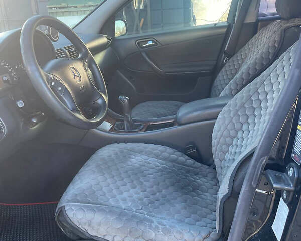 Черный Мерседес Ц-Класс, объемом двигателя 2.15 л и пробегом 300 тыс. км за 4950 $, фото 10 на Automoto.ua