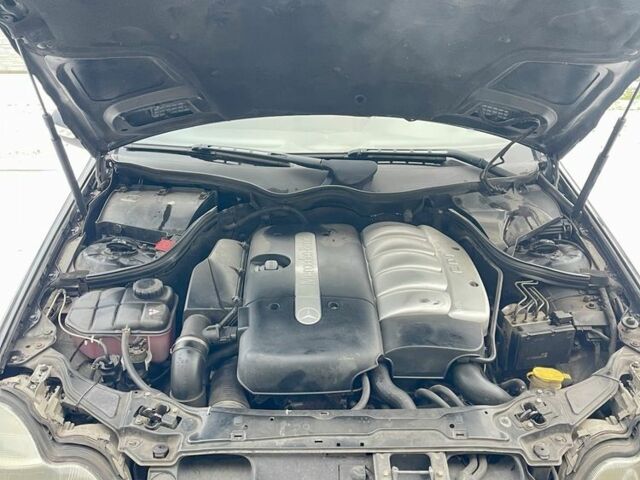 Черный Мерседес Ц-Класс, объемом двигателя 2.7 л и пробегом 283 тыс. км за 4500 $, фото 15 на Automoto.ua