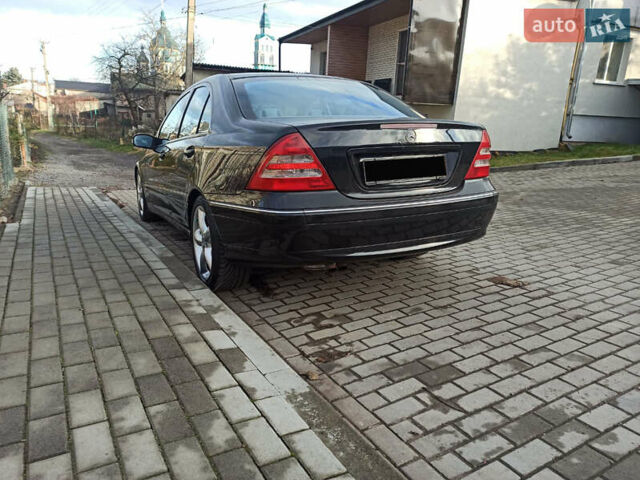 Черный Мерседес Ц-Класс, объемом двигателя 2.2 л и пробегом 350 тыс. км за 3000 $, фото 2 на Automoto.ua