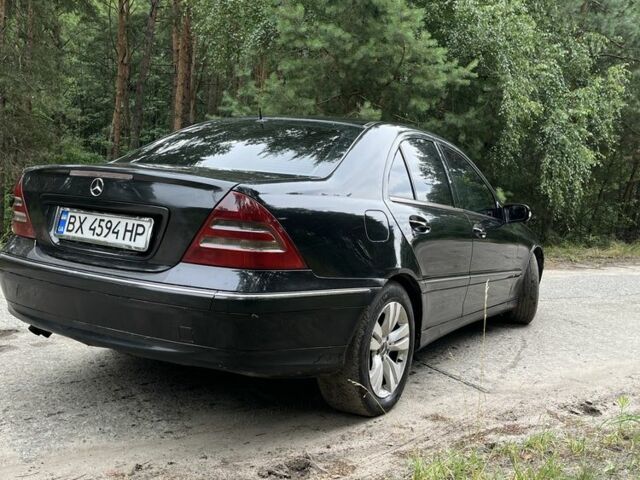 Черный Мерседес Ц-Класс, объемом двигателя 2.1 л и пробегом 340 тыс. км за 3700 $, фото 3 на Automoto.ua