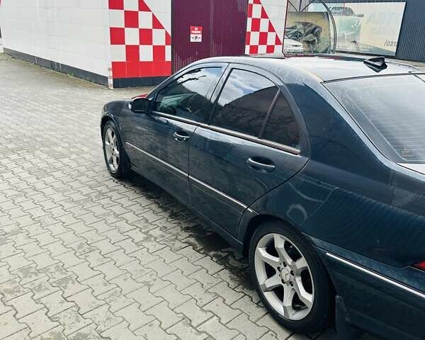 Мерседес Ц-Клас 2004 у Рахове на Automoto.ua Чорний Мерседес Ц-Клас, об'ємом двигуна 1.8 л та пробігом 320 тис. км за 5000 $, фото 7 на Automoto.ua