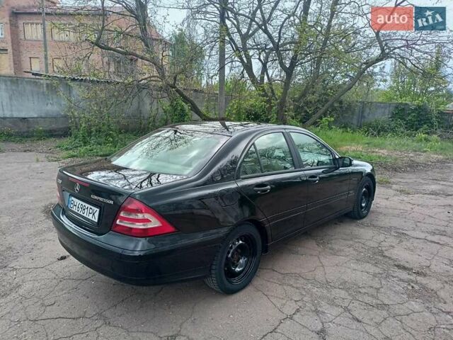 Черный Мерседес Ц-Класс, объемом двигателя 1.8 л и пробегом 288 тыс. км за 5000 $, фото 26 на Automoto.ua
