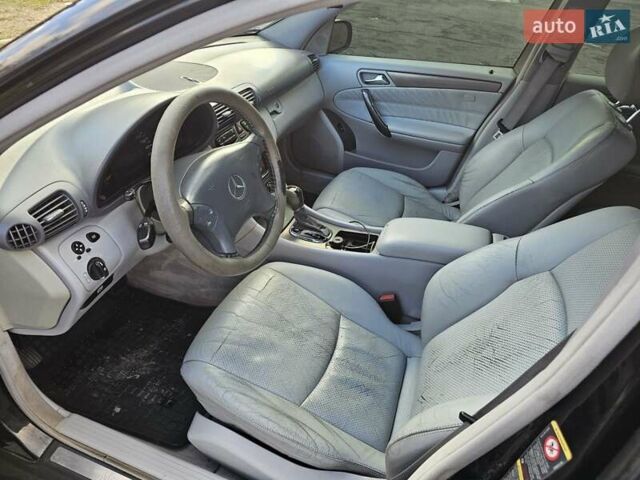 Черный Мерседес Ц-Класс, объемом двигателя 1.8 л и пробегом 338 тыс. км за 4500 $, фото 24 на Automoto.ua