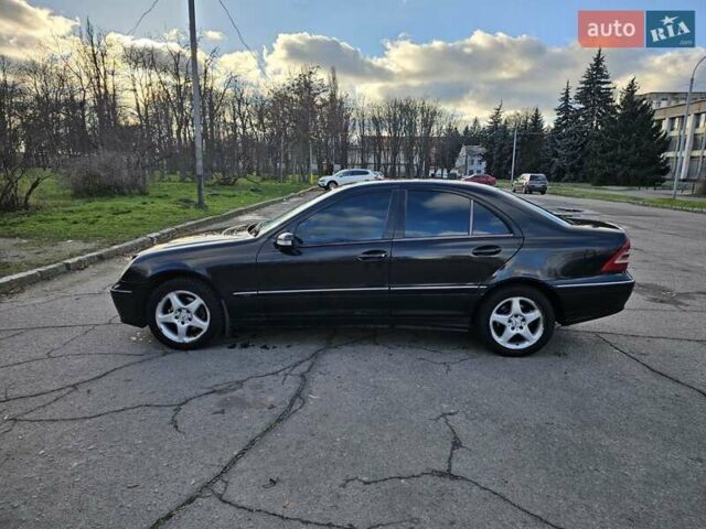 Черный Мерседес Ц-Класс, объемом двигателя 1.8 л и пробегом 338 тыс. км за 4500 $, фото 22 на Automoto.ua