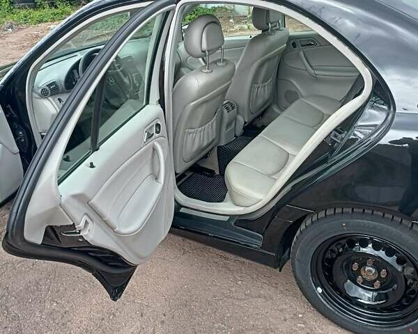 Черный Мерседес Ц-Класс, объемом двигателя 1.8 л и пробегом 288 тыс. км за 5000 $, фото 19 на Automoto.ua