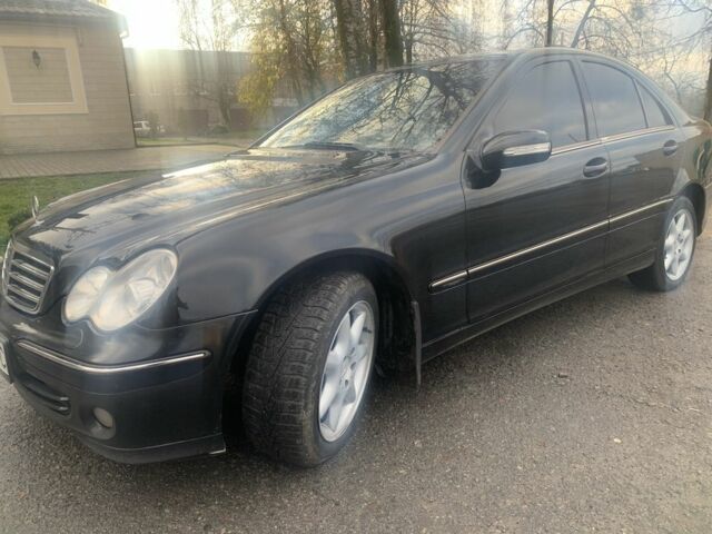 Чорний Мерседес Ц-Клас, об'ємом двигуна 1.7 л та пробігом 312 тис. км за 5500 $, фото 2 на Automoto.ua