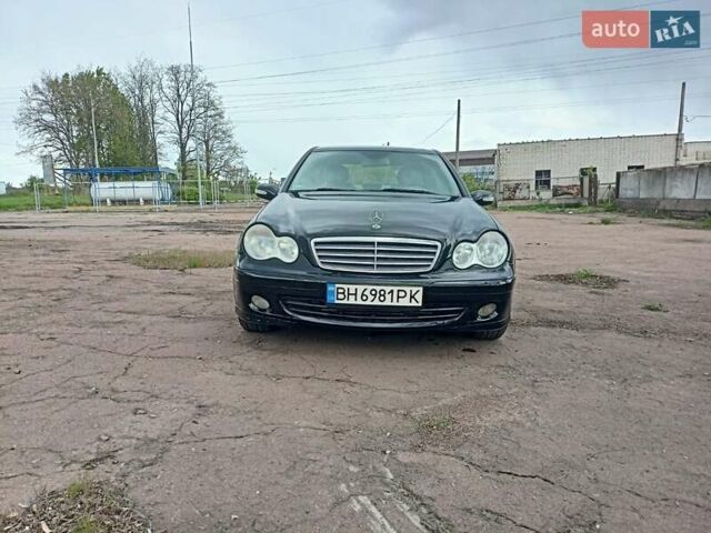 Черный Мерседес Ц-Класс, объемом двигателя 1.8 л и пробегом 288 тыс. км за 5000 $, фото 21 на Automoto.ua