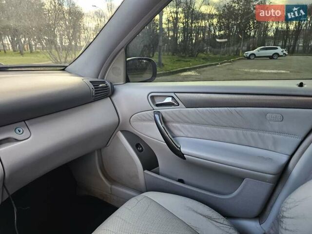 Черный Мерседес Ц-Класс, объемом двигателя 1.8 л и пробегом 338 тыс. км за 4500 $, фото 32 на Automoto.ua