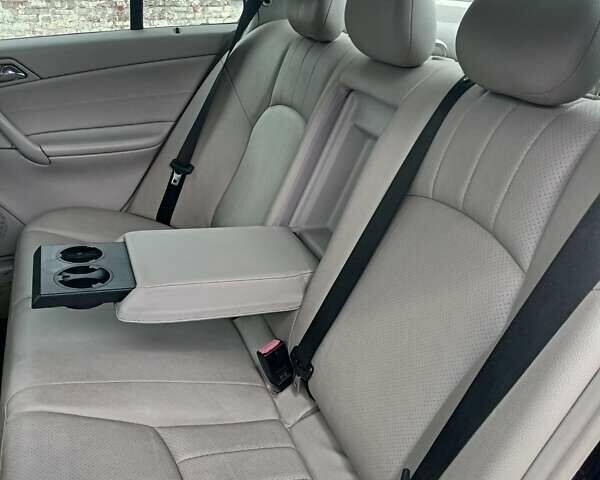 Черный Мерседес Ц-Класс, объемом двигателя 1.8 л и пробегом 288 тыс. км за 5000 $, фото 15 на Automoto.ua