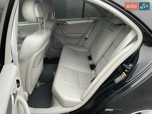 Чорний Мерседес Ц-Клас, об'ємом двигуна 1.8 л та пробігом 353 тис. км за 5999 $, фото 17 на Automoto.ua