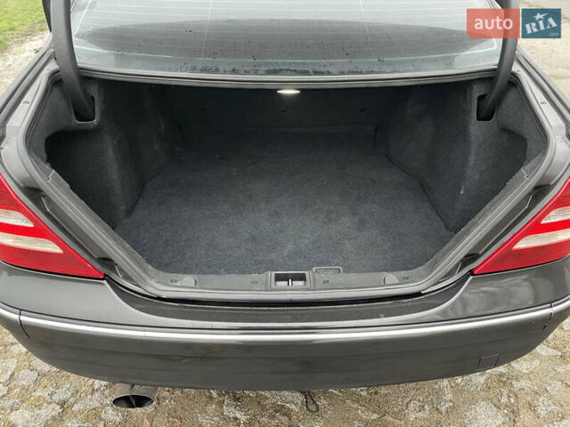 Чорний Мерседес Ц-Клас, об'ємом двигуна 1.8 л та пробігом 353 тис. км за 5999 $, фото 28 на Automoto.ua