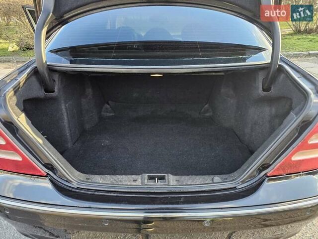 Черный Мерседес Ц-Класс, объемом двигателя 1.8 л и пробегом 338 тыс. км за 4500 $, фото 52 на Automoto.ua