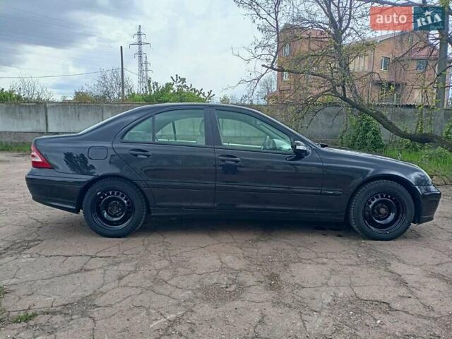 Черный Мерседес Ц-Класс, объемом двигателя 1.8 л и пробегом 288 тыс. км за 5000 $, фото 25 на Automoto.ua