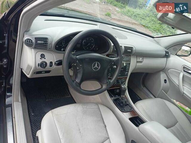 Черный Мерседес Ц-Класс, объемом двигателя 1.8 л и пробегом 288 тыс. км за 5000 $, фото 16 на Automoto.ua