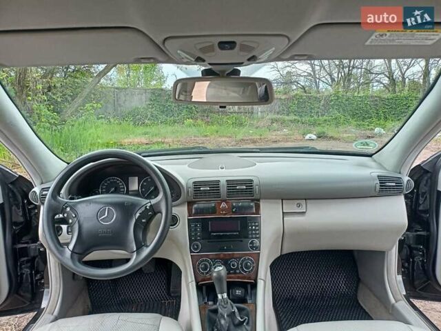 Черный Мерседес Ц-Класс, объемом двигателя 1.8 л и пробегом 288 тыс. км за 5000 $, фото 10 на Automoto.ua