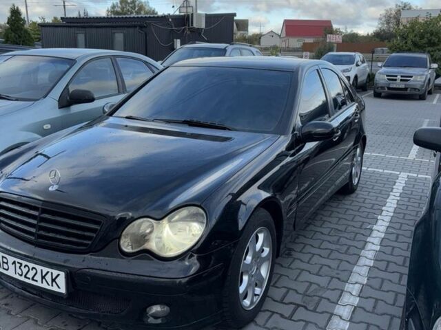 Чорний Мерседес Ц-Клас, об'ємом двигуна 1.8 л та пробігом 230 тис. км за 5900 $, фото 1 на Automoto.ua