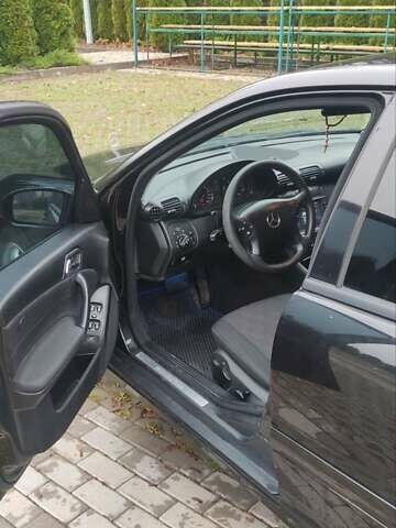 Чорний Мерседес Ц-Клас, об'ємом двигуна 2.2 л та пробігом 269 тис. км за 5850 $, фото 13 на Automoto.ua