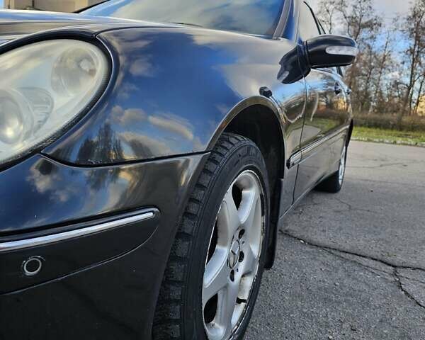 Черный Мерседес Ц-Класс, объемом двигателя 1.8 л и пробегом 338 тыс. км за 4500 $, фото 3 на Automoto.ua