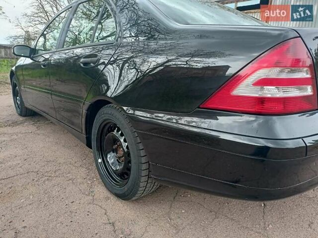 Черный Мерседес Ц-Класс, объемом двигателя 1.8 л и пробегом 288 тыс. км за 5000 $, фото 2 на Automoto.ua