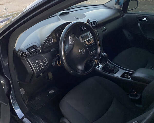 Мерседес Ц-Класс 2004 в Балте на Automoto.ua Черный Мерседес Ц-Класс, объемом двигателя 1.8 л и пробегом 302 тыс. км за 6100 $, фото 3 на Automoto.ua