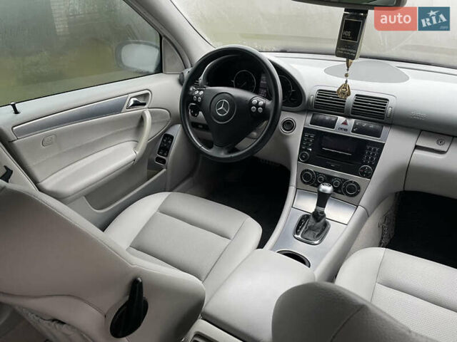 Чорний Мерседес Ц-Клас, об'ємом двигуна 1.8 л та пробігом 353 тис. км за 5999 $, фото 19 на Automoto.ua