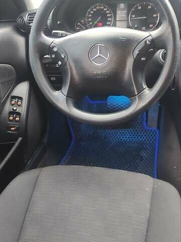 Чорний Мерседес Ц-Клас, об'ємом двигуна 2.2 л та пробігом 269 тис. км за 5850 $, фото 22 на Automoto.ua