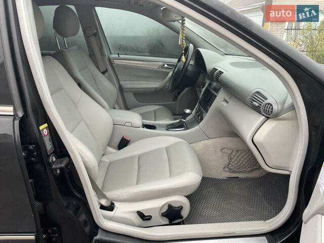 Чорний Мерседес Ц-Клас, об'ємом двигуна 1.8 л та пробігом 353 тис. км за 5999 $, фото 20 на Automoto.ua