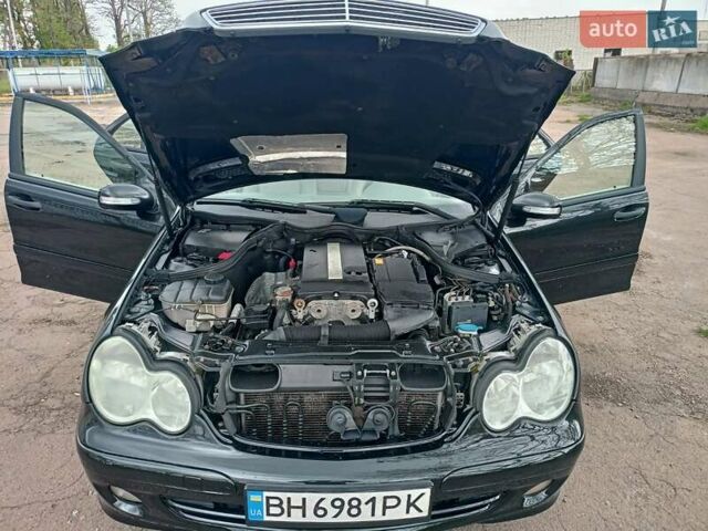 Черный Мерседес Ц-Класс, объемом двигателя 1.8 л и пробегом 288 тыс. км за 5000 $, фото 8 на Automoto.ua