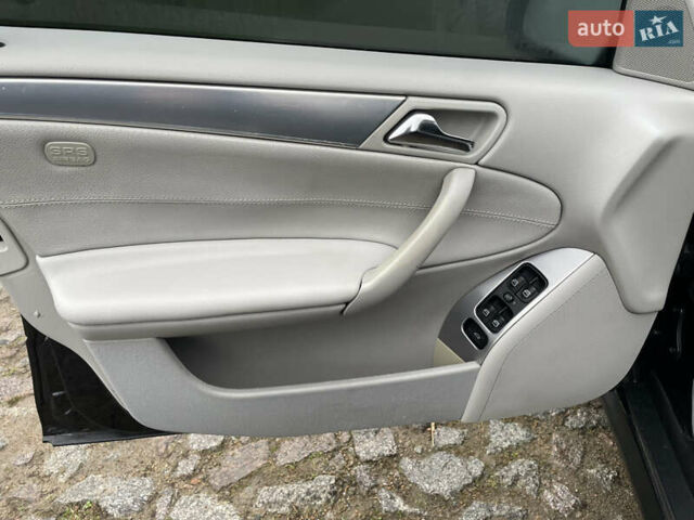 Чорний Мерседес Ц-Клас, об'ємом двигуна 1.8 л та пробігом 353 тис. км за 5999 $, фото 15 на Automoto.ua