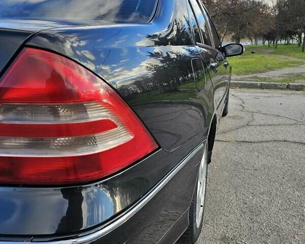 Черный Мерседес Ц-Класс, объемом двигателя 1.8 л и пробегом 338 тыс. км за 4500 $, фото 14 на Automoto.ua