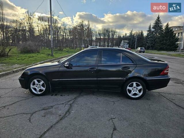 Черный Мерседес Ц-Класс, объемом двигателя 1.8 л и пробегом 338 тыс. км за 4500 $, фото 21 на Automoto.ua