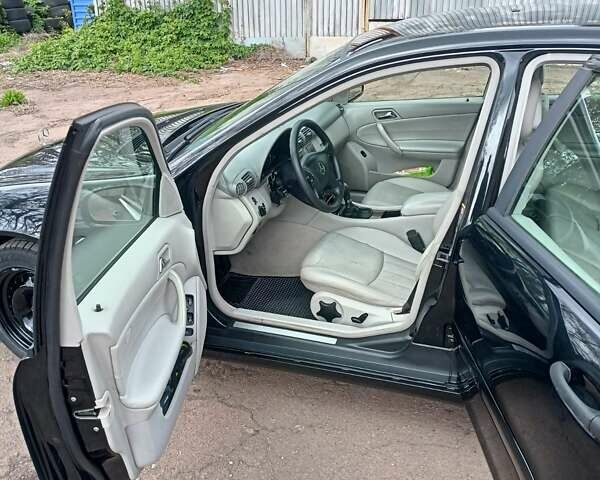 Черный Мерседес Ц-Класс, объемом двигателя 1.8 л и пробегом 288 тыс. км за 5000 $, фото 20 на Automoto.ua