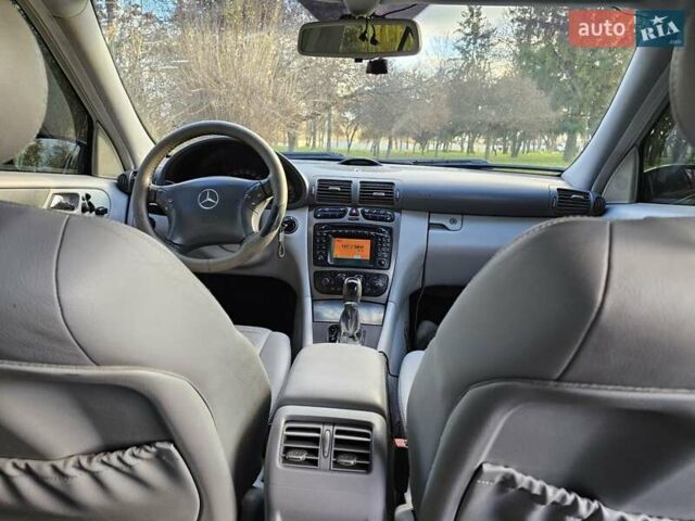 Черный Мерседес Ц-Класс, объемом двигателя 1.8 л и пробегом 338 тыс. км за 4500 $, фото 42 на Automoto.ua