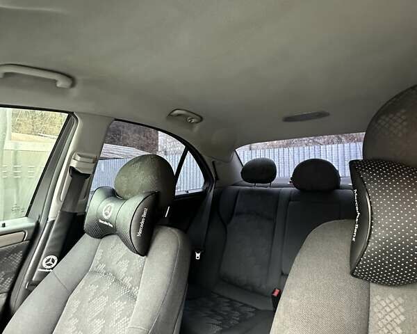 Мерседес Ц-Клас 2004 у Рахове на Automoto.ua Чорний Мерседес Ц-Клас, об'ємом двигуна 1.8 л та пробігом 320 тис. км за 5000 $, фото 12 на Automoto.ua