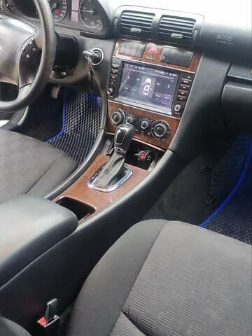 Чорний Мерседес Ц-Клас, об'ємом двигуна 2.2 л та пробігом 269 тис. км за 5850 $, фото 16 на Automoto.ua