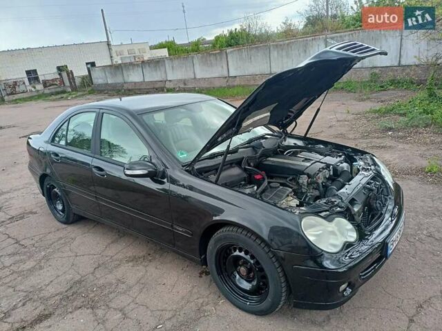 Черный Мерседес Ц-Класс, объемом двигателя 1.8 л и пробегом 288 тыс. км за 5000 $, фото 4 на Automoto.ua