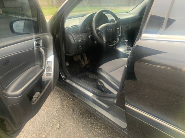 Чорний Мерседес Ц-Клас, об'ємом двигуна 1.7 л та пробігом 312 тис. км за 5500 $, фото 5 на Automoto.ua